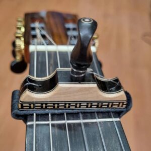 El yapımı ahşap kapo. Handcrafted wooden capo classical / flamenco guitar capos cejilla (06)