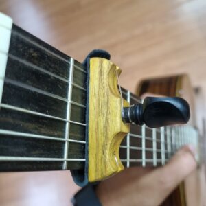 El yapımı ahşap kapo. Handcrafted wooden capo classical / flamenco guitar capos cejilla (03)
